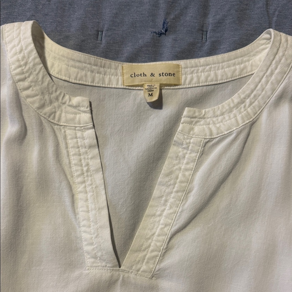 Cloth & Stone Off-White V-Neck Top